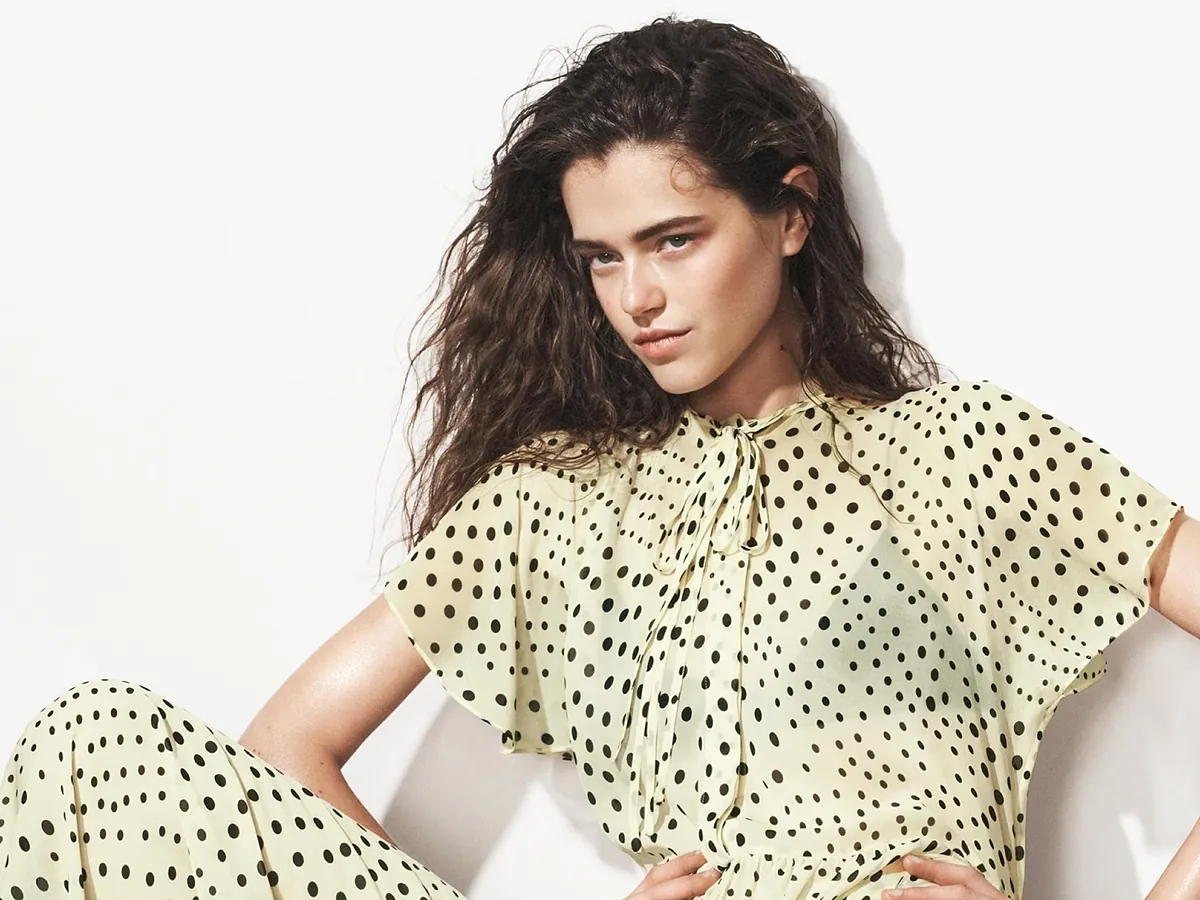Las novedades de la semana de Zara vienen con muchos lunares, rayas y cuadros que elevan tus looks de verano: de vestidos a pantalones fluidos