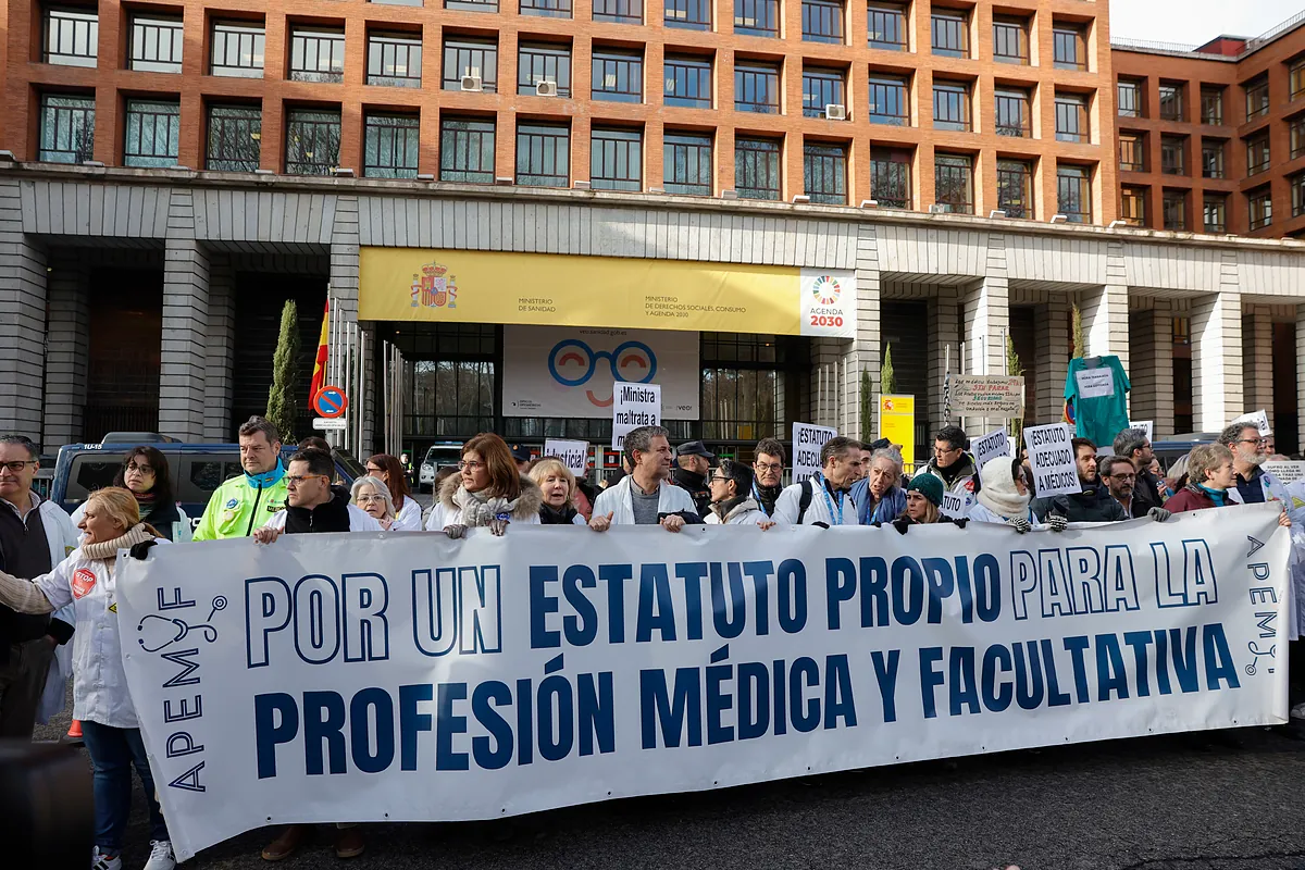 Continúa el pulso de los médicos a Sanidad con la primera jornada de huelga de 2026: "Las propuestas nos dejan en la misma situación de discriminación y de semiesclavitud que en 2003"