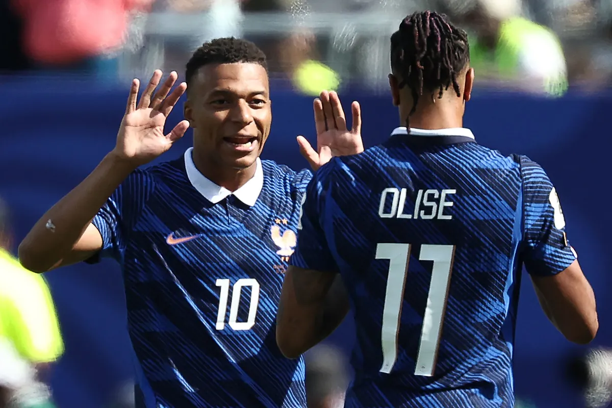 Mbappé y Olise descosen a Senegal y meten miedo al resto del Mundial