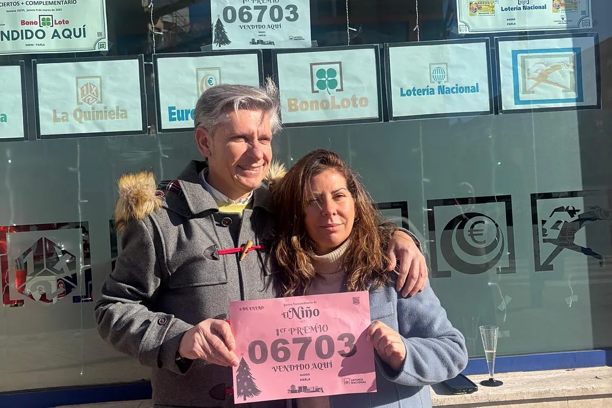 El estanco del portavoz de Vox en Parla reparte el Gordo de la lotería de El Niño: "Aún no sabemos cuántos décimos premiados hemos vendido"