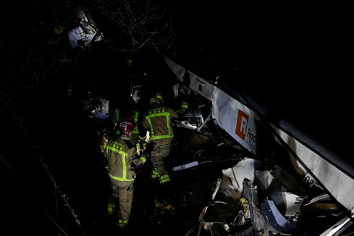 Descarrila un tren en Gelida, Barcelona: un muerto y más de 30 heridos
