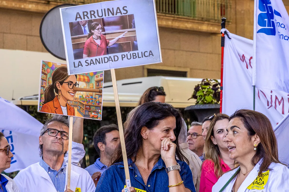 Mónica García busca luz verde al Estatuto Marco en el próximo Consejo de Ministros con los médicos en pie de guerra