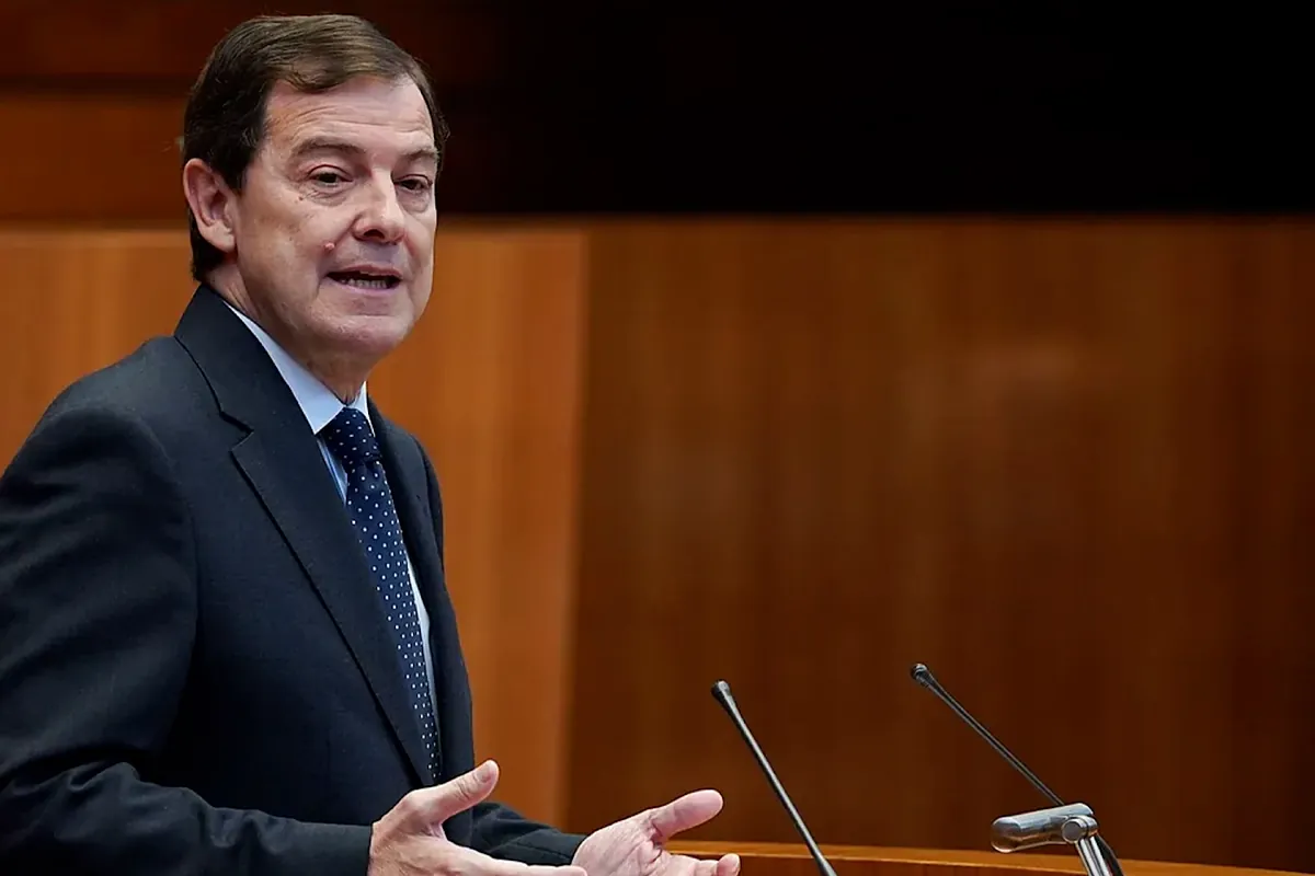 Mañueco liga la "prioridad nacional" al arraigo: "Que nadie se rasgue las vestiduras"