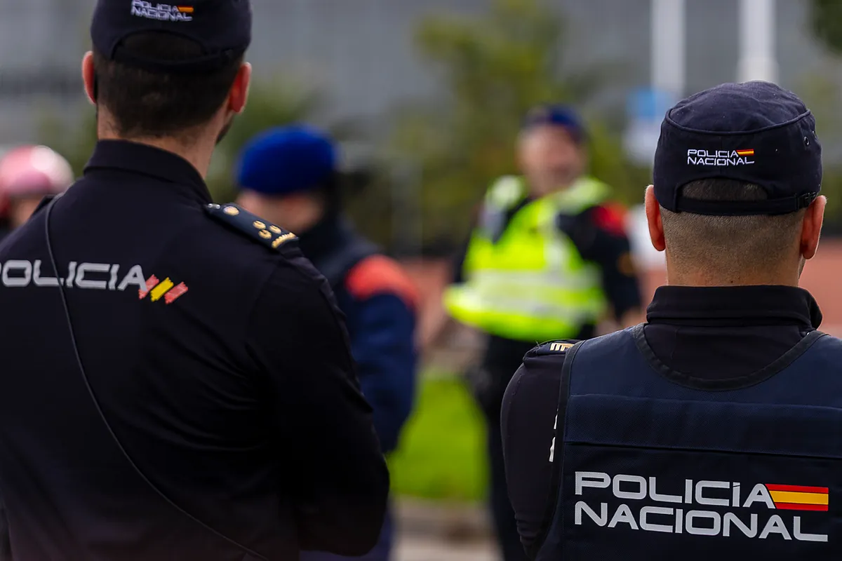 Hasta 400 euros por llevar a inmigrantes ilegales entre Barcelona y París en autobús: cae una red de conductores de compañías internacionales