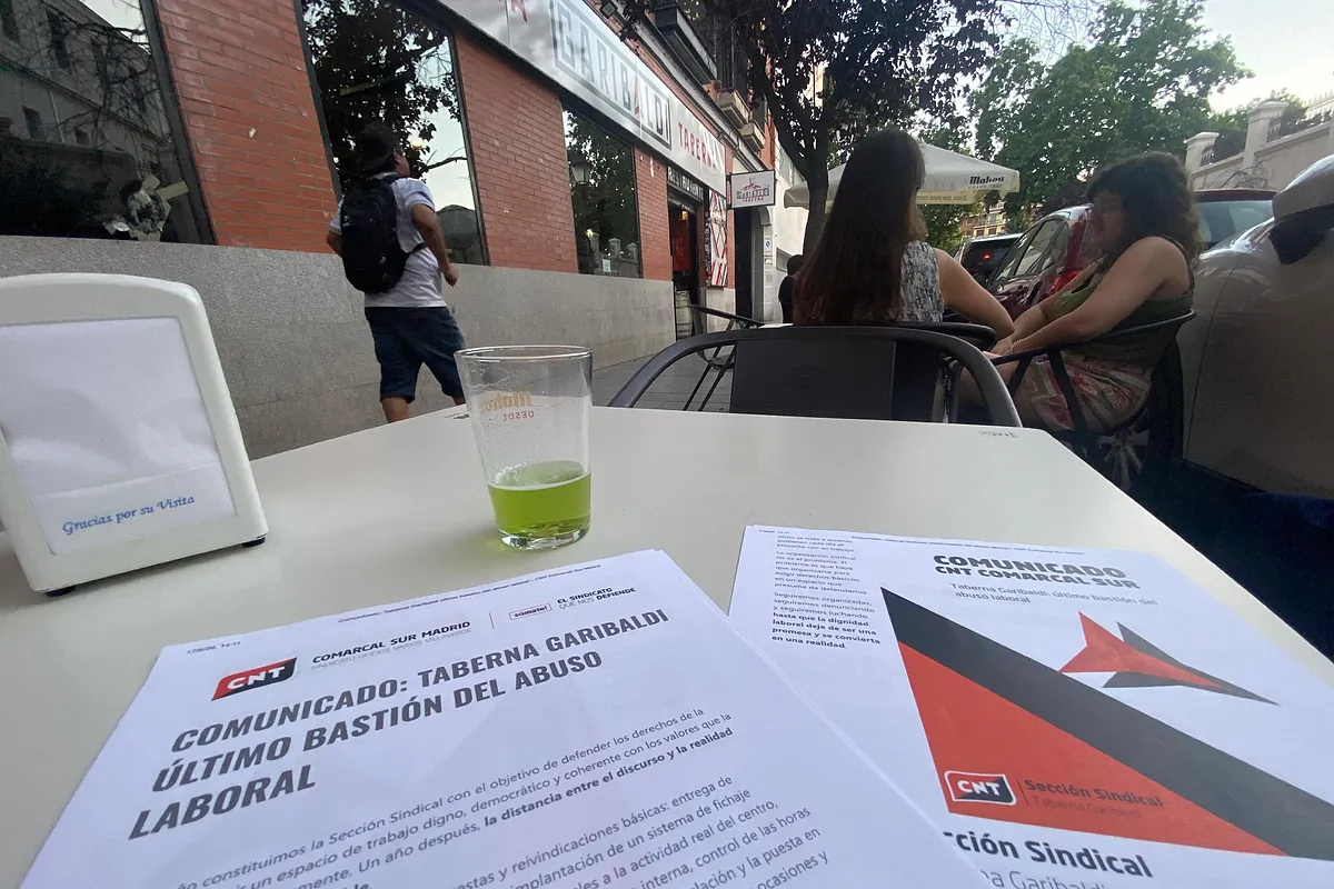 Taberna Garibaldi: en el "último bastión del abuso laboral" para la CNT ya no se sirve el 'Durruti Dry Martini'