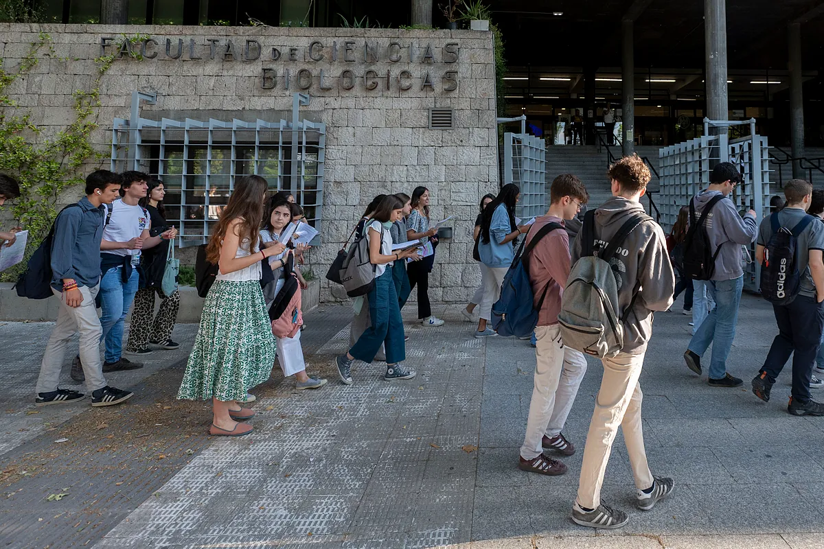 Ana Mancera, de Granada, logra un 14 en la PAU tras corregirse su nota de Filosofía, que pasó de un 2,5 a un 10