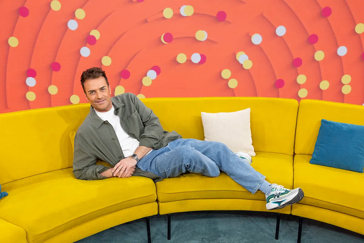 Miquel Valls, presentador de Espejo Público: "Hay más normalidad LGTBI en la tele que en la calle"