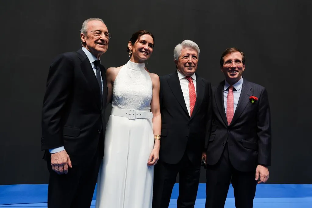 El paseíllo del ‘candidato’ Florentino Pérez, la llegada sobre la bocina de una Ayuso de blanco y el ‘dardo’ político de Almeida en el día de San Isidro: “Madrid nunca ha respondido levantando muros