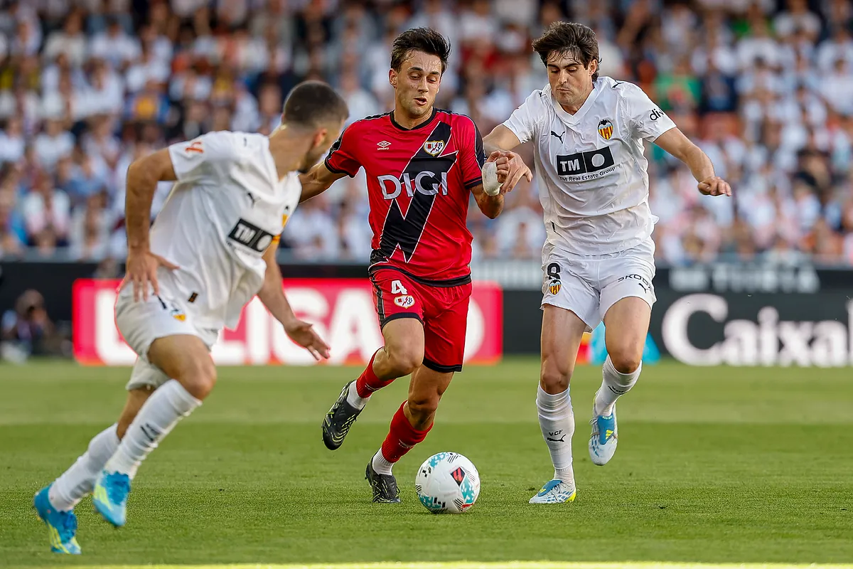 El Valencia araña un punto ante el Rayo que no alivia a Mestalla