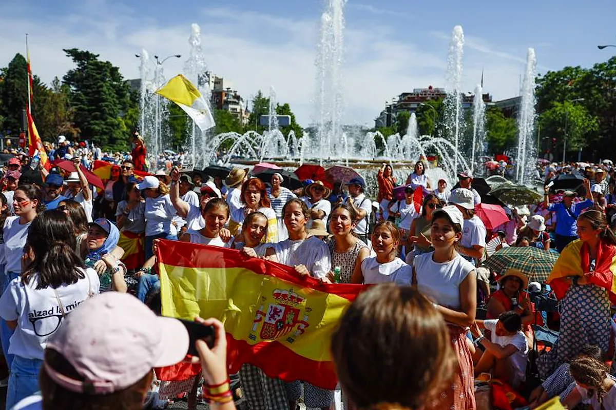 Unas 130 mil personas arropan al Papa en las calles de Madrid