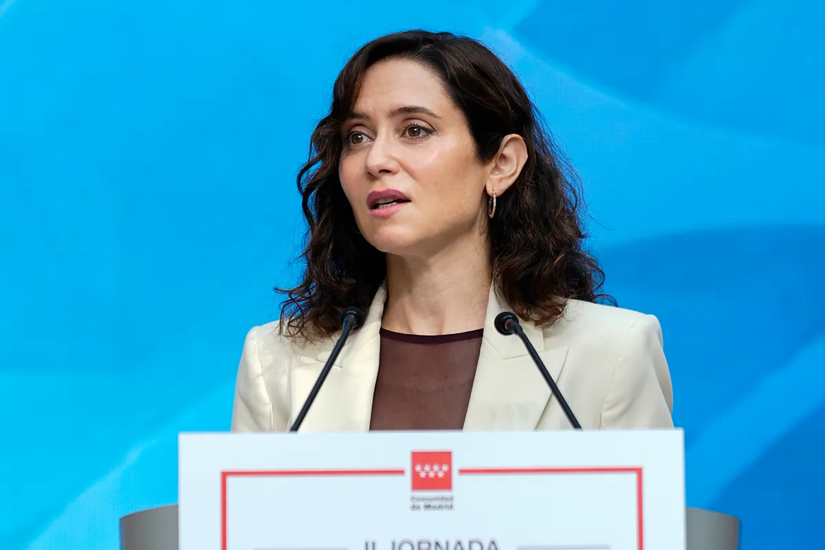 Ayuso ensalza la labor "en primera línea" de la Atención Primaria en plena ofensiva sanitaria de la izquierda y Vox