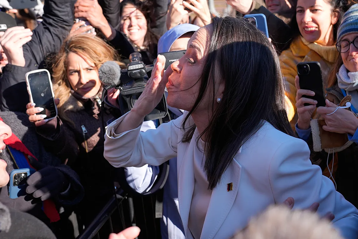 Machado arrasa a Delcy en las encuestas de una Venezuela bajo terrorismo de Estado