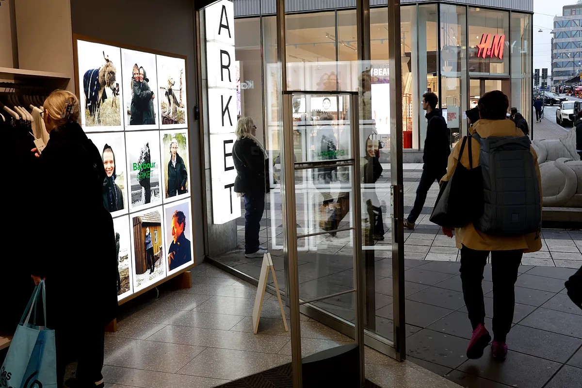 El consumo de las familias es el principal motor de crecimiento en España pero por el aumento de la población y el empleo