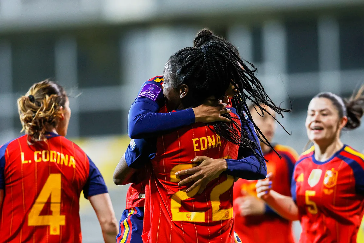 España vence con autoridad a Ucrania y huye del peligro