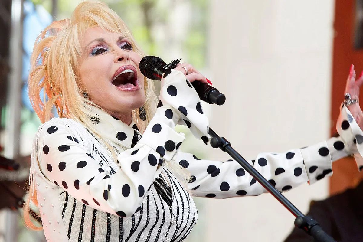 Dolly Parton: de la extrema pobreza a crear un patrimonio de 450 millones de dólares