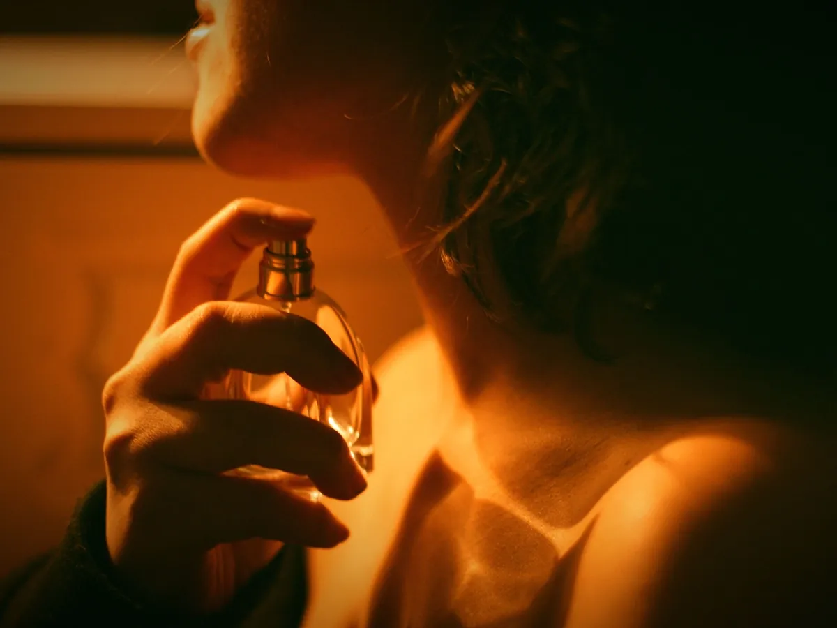 He cambiado los frascos grandes por estos 8 perfumes mini que siempre llevo de vacaciones