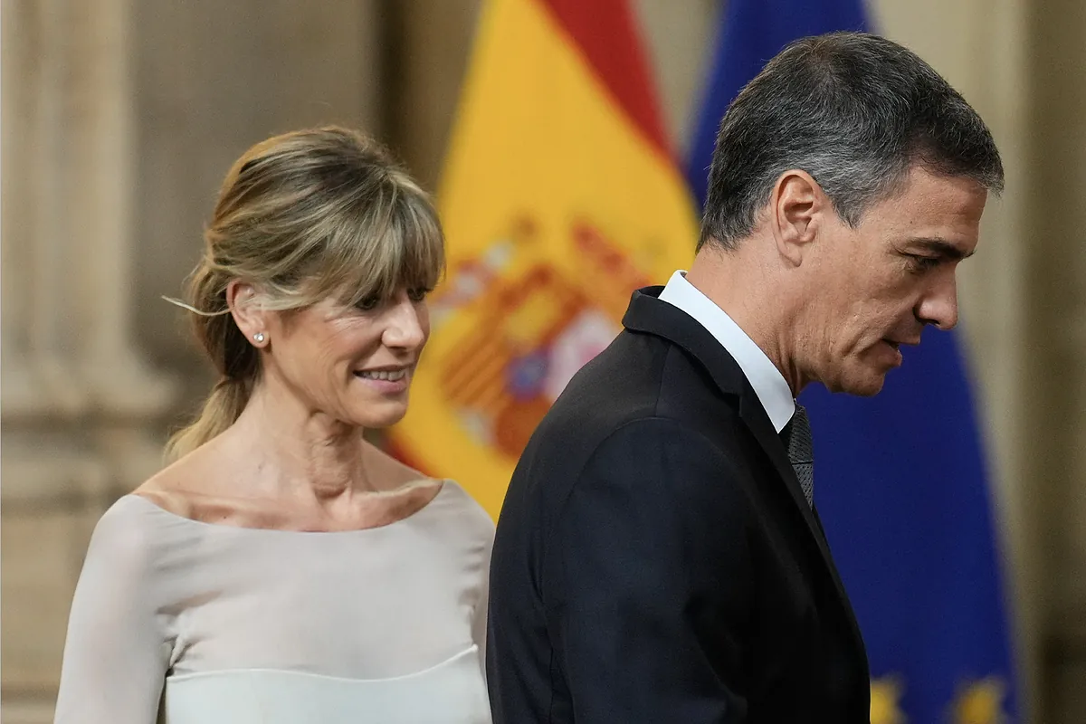 Pedro Sánchez pide al juez declarar "por escrito" y las acusaciones afirman  que quiere "sustraerse a la acción de la justicia" | España