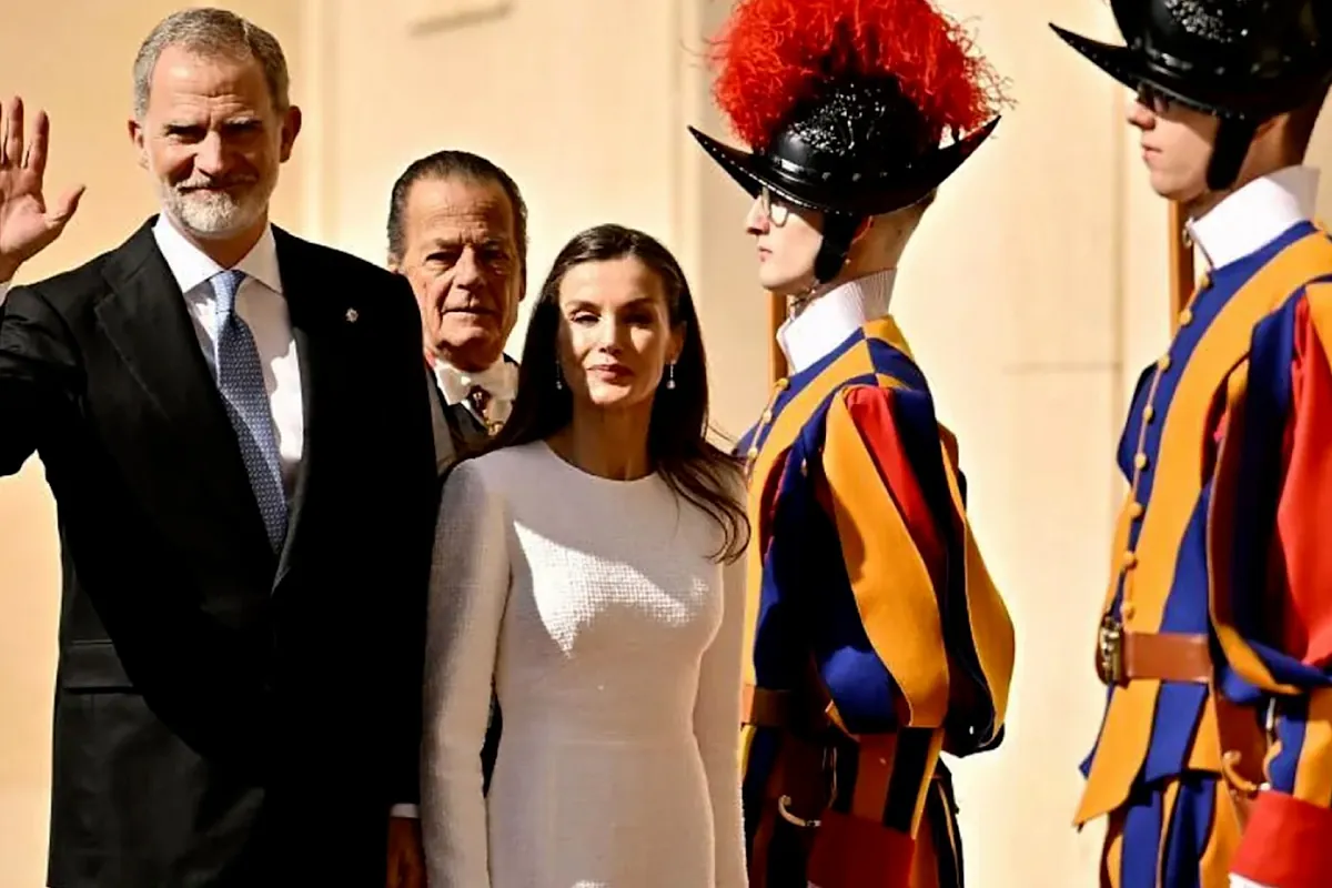 Los Reyes Felipe VI y Letizia mantienen una audiencia con el Papa León XIV en el Vaticano