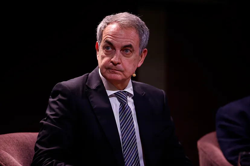 El autor real de los informes desmonta la coartada de Zapatero para cobrar  460.000 euros | España