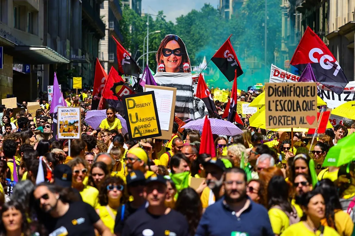 Los docentes catalanes califican de "insulto" e "irrisoria" la propuesta del Govern de Salvador Illa y mantienen las huelgas hasta final de curso