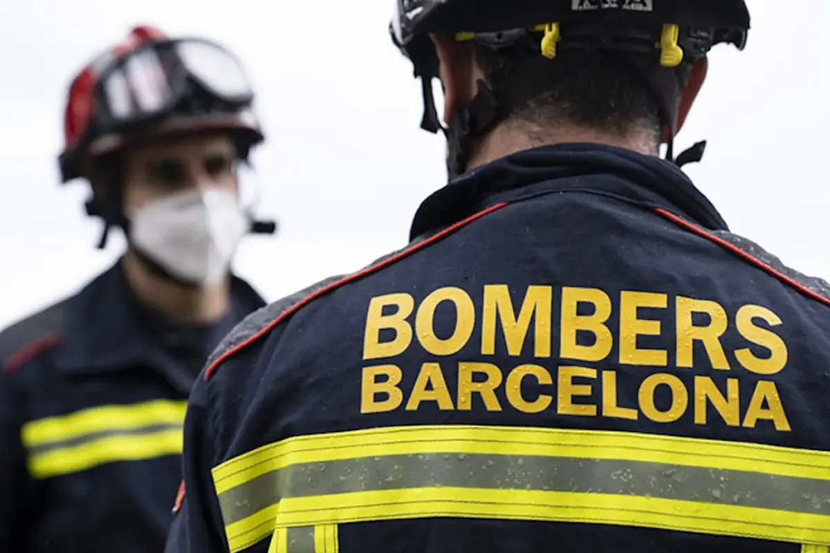 La explosión de una bombona de butano en Poble Nou obliga a evacuar un edificio de pisos en Barcelona