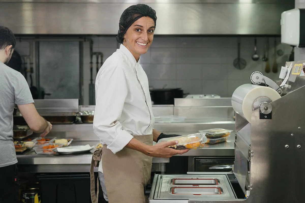 Núria Arnau, de la publicidad a los táperes saludables: "Quería que mi día a día fuera cocinar para otros"