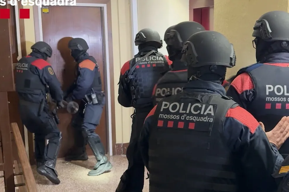 Nuevo golpe a la ruta del narcotráfico entre Italia y Cataluña: macrodispositvo de los Mossos contra una organización en Barcelona y l'Hospitalet