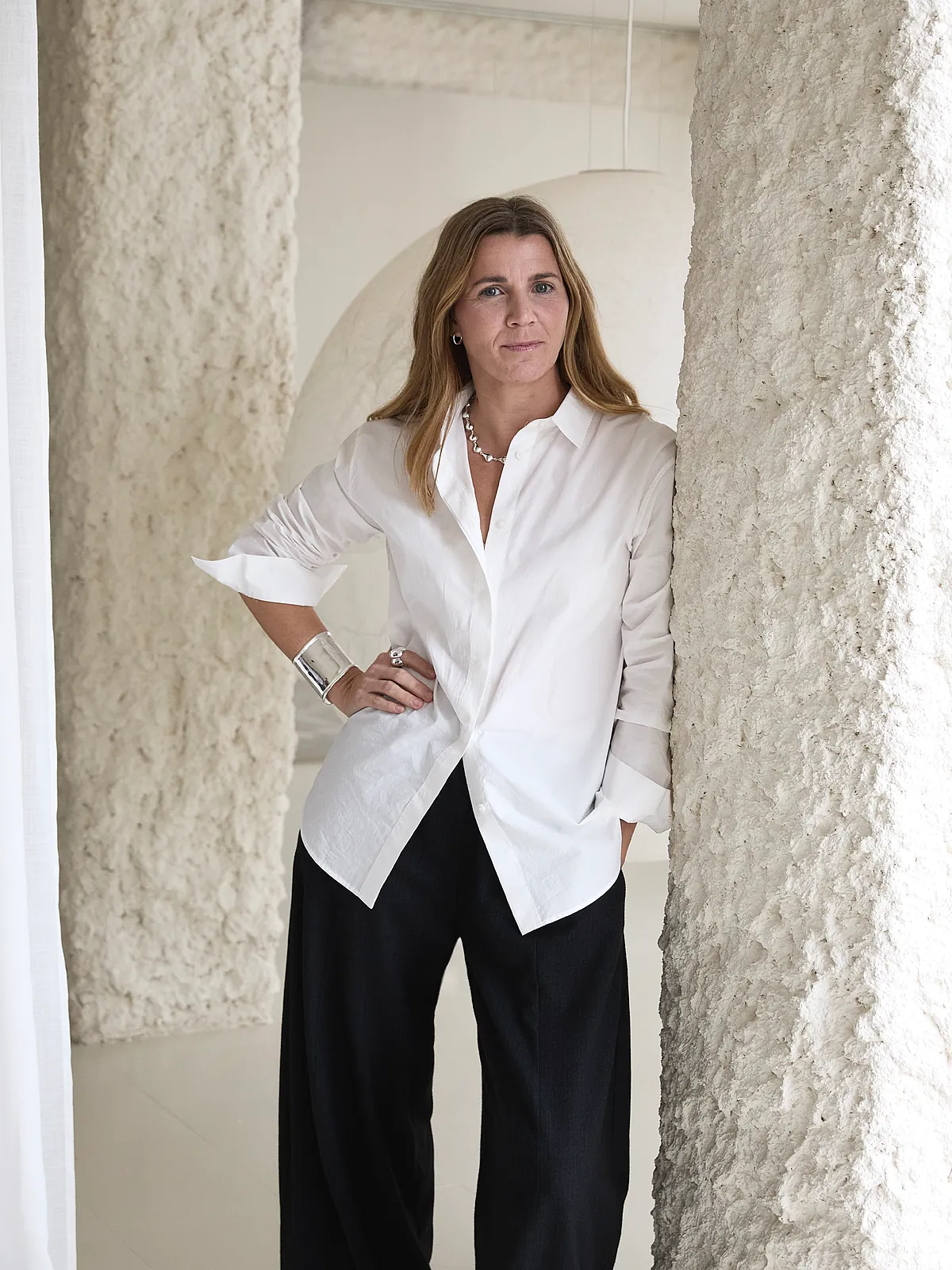 Cris Guerra, la farmacéutica que lo dejó todo para crear una exitosa marca de joyas que hoy cambia de nombre: "Nunca haría piezas sin intención, pensadas solo para seguir una moda"