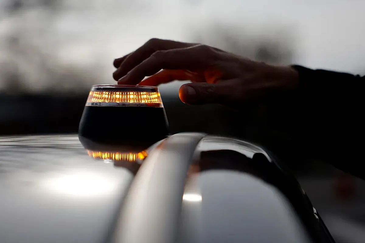 No se multará durante un periodo "razonable" a los conductores sin baliza V-16