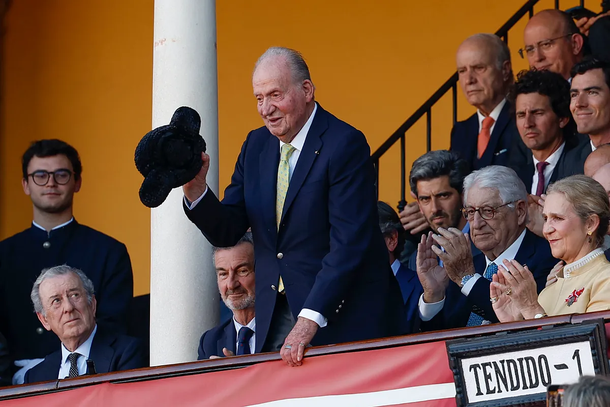 Juan Carlos I regresa a Sevilla: encuentro con Morante, vítores y baño de masas