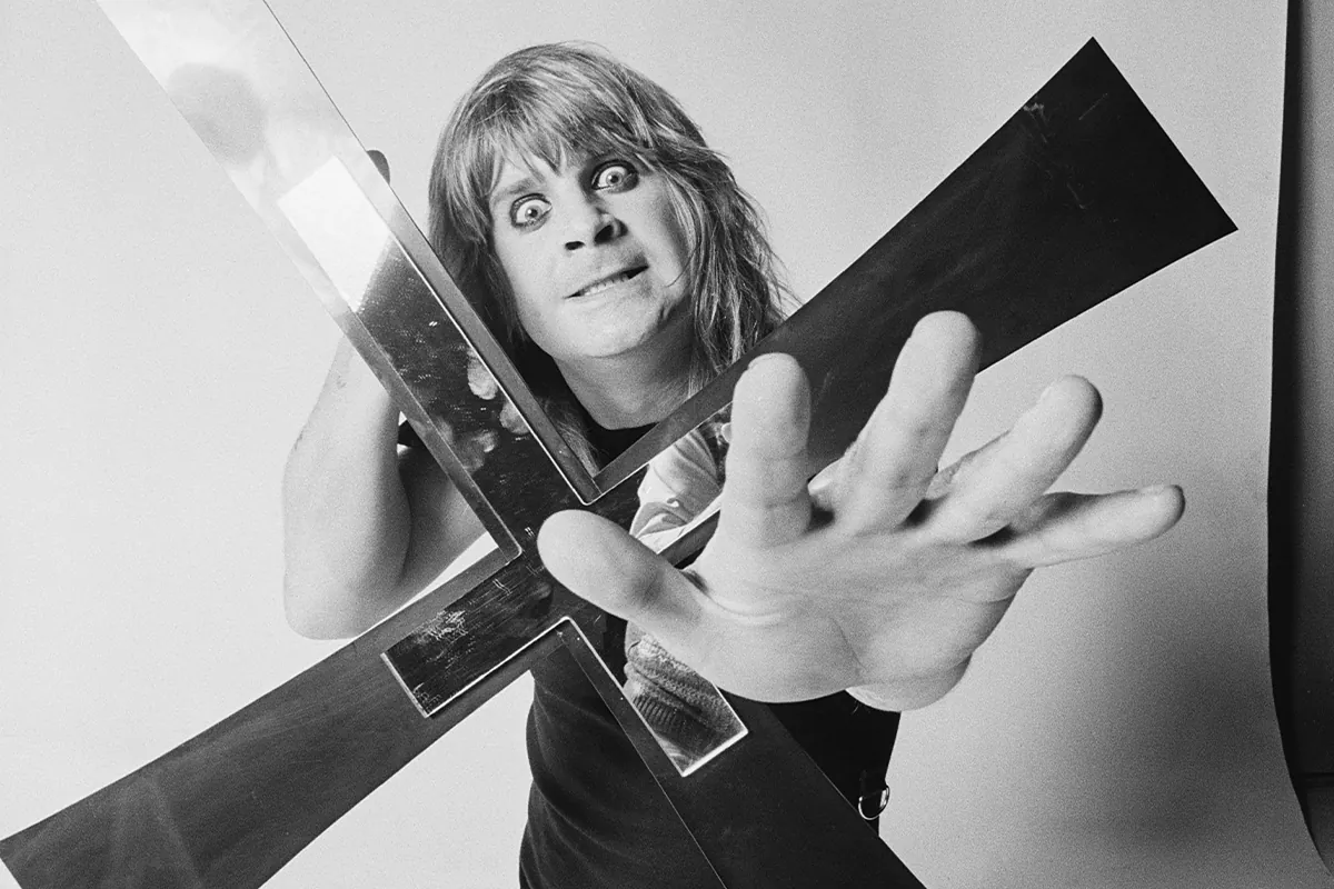 Ozzy Osbourne'un çılgın anısı: “Cebimden bir güvercin çıkardım, kameraya gülümsedim ve kafasını ısırdım”