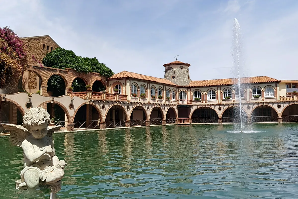 Uno de los pueblos más pequeños de Tarragona que esconde un balneario espectacular (y que casi nadie conoce)