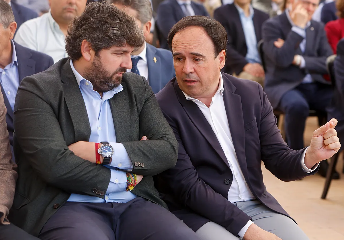 La política hídrica de Sánchez expone al PSOE en Murcia y Alicante: "O cambia o hay que cambiar el Gobierno"