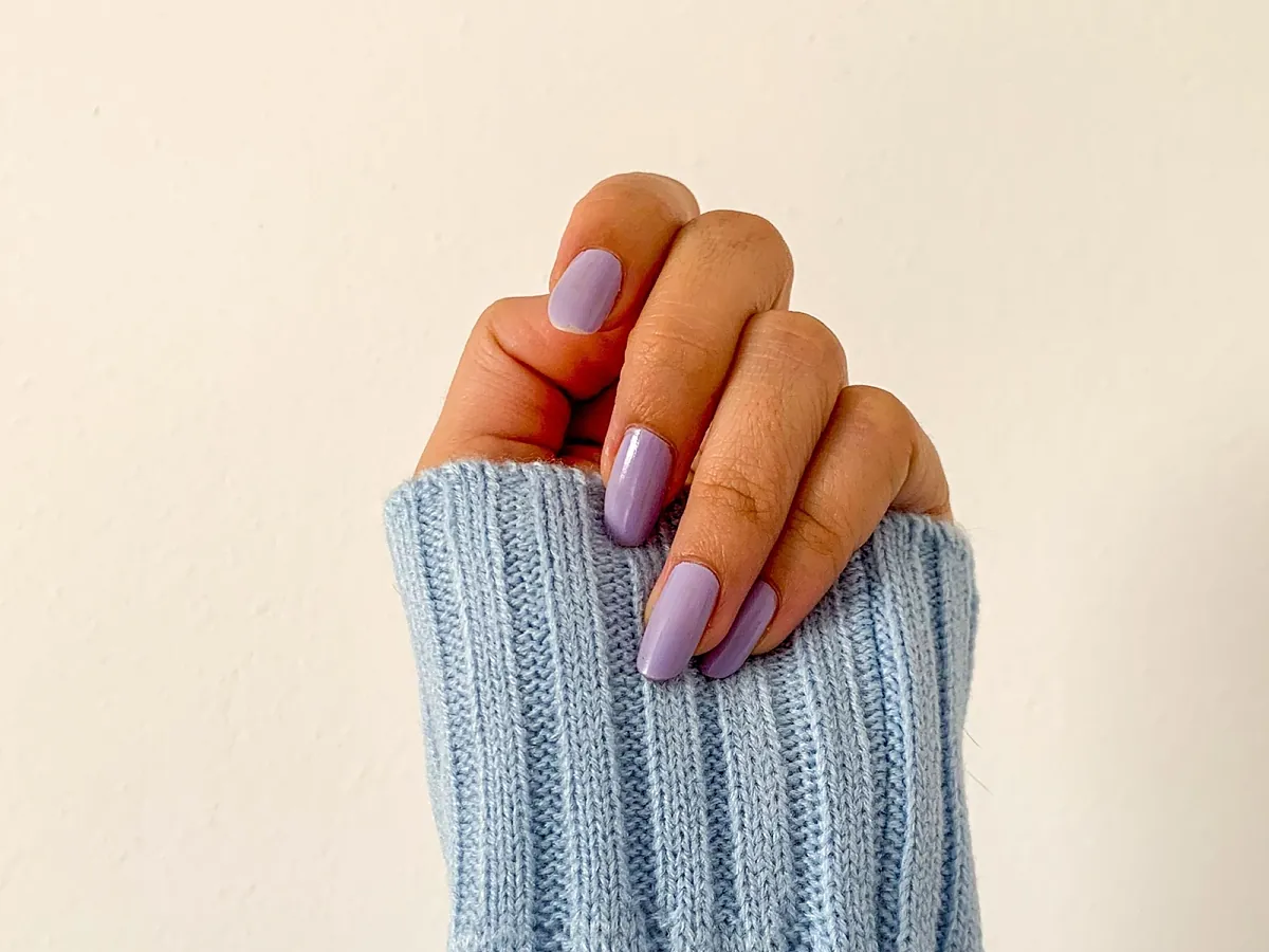 Adiós a los colores apagados en las uñas: 10 tonos alegres y vivos para lucir y destacar este otoño