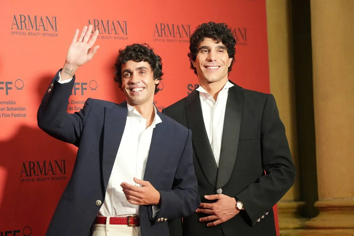 Los Javis en Hollywood:  Queríamos hacer la película bélica más gay y más grande de la historia 