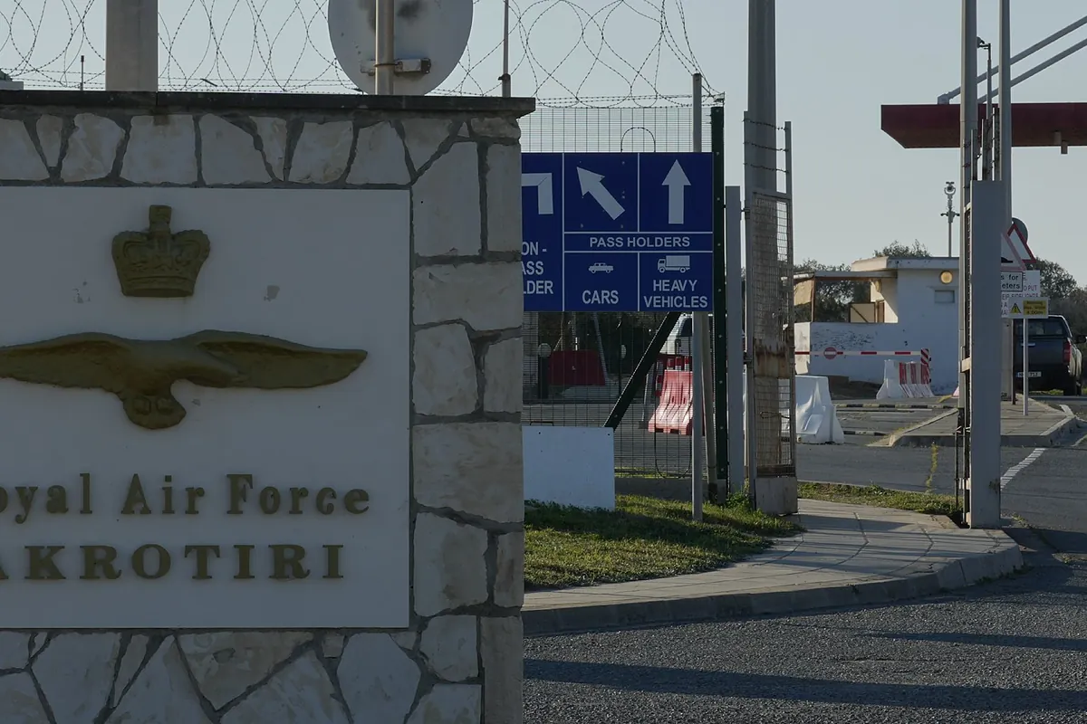 Un dron de Irán alcanza una base aérea británica en Chipre: "Es un régimen maligno"
