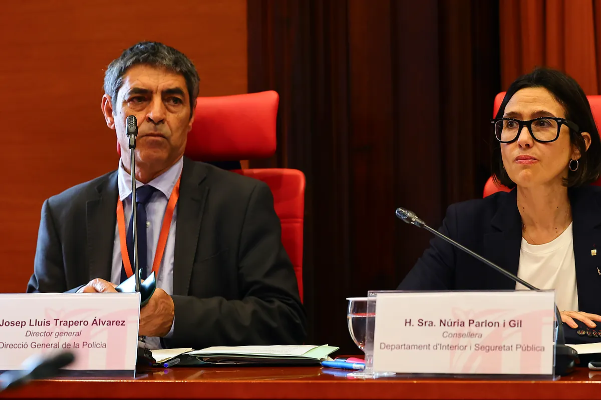 Parlon y Trapero admiten el "error" en la infiltración de dos 'mossos' en una reunión docente y abren una investigación, pero los socios de Illa piden el cese del director de la Policía