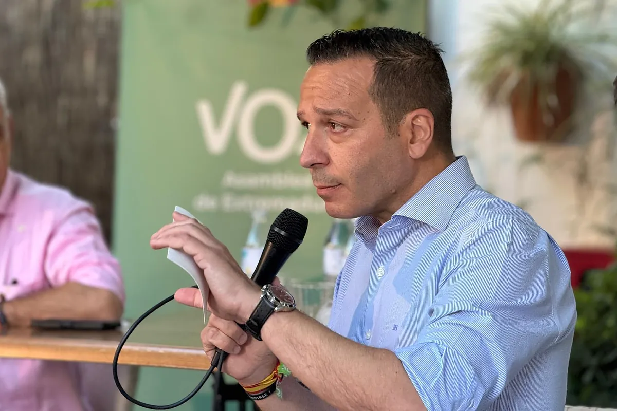 El principal alto cargo de Vox en la Consejería de Desregulación de Vox en Extremadura deja el puesto mes y medio después de su nombramiento