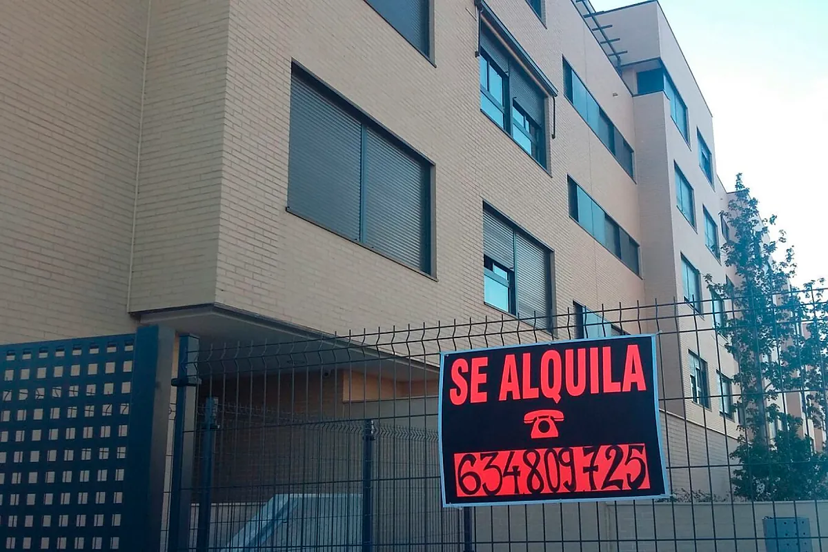 El exilio metropolitano ya no es asequible: compartir piso es más caro en el cinturón de las grandes ciudades y llega a superar los 700 euros por habitación