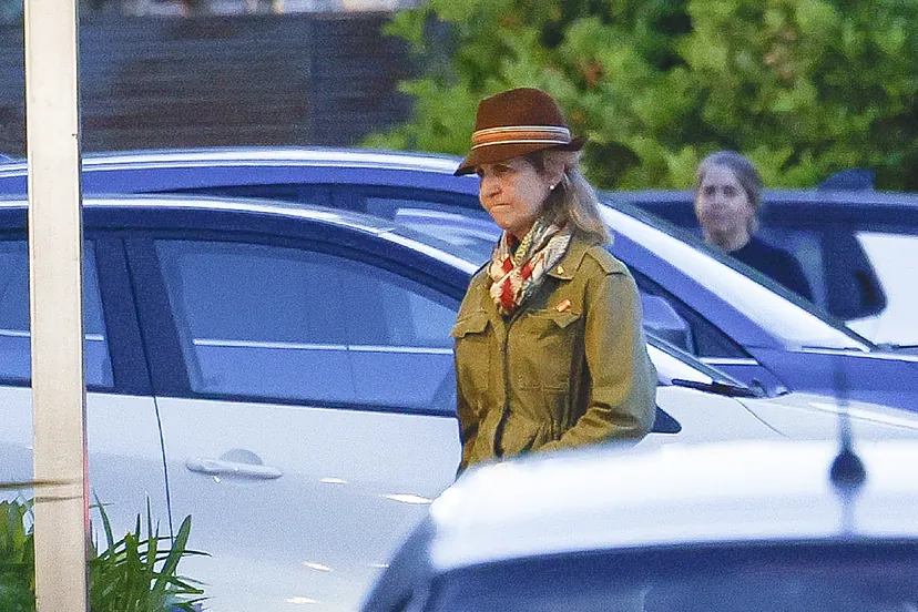 La Infanta Elena visita a su madre, la Reina Sofía, en el hospital tras despedirse de su hijo Froilán | Casa Real