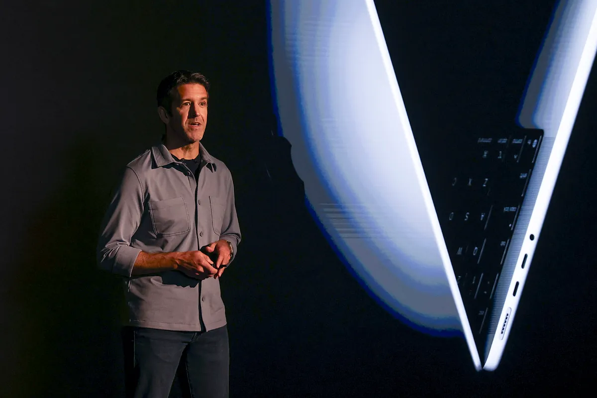 John Ternus: el nuevo cerebrito cercano y socarrón de Apple