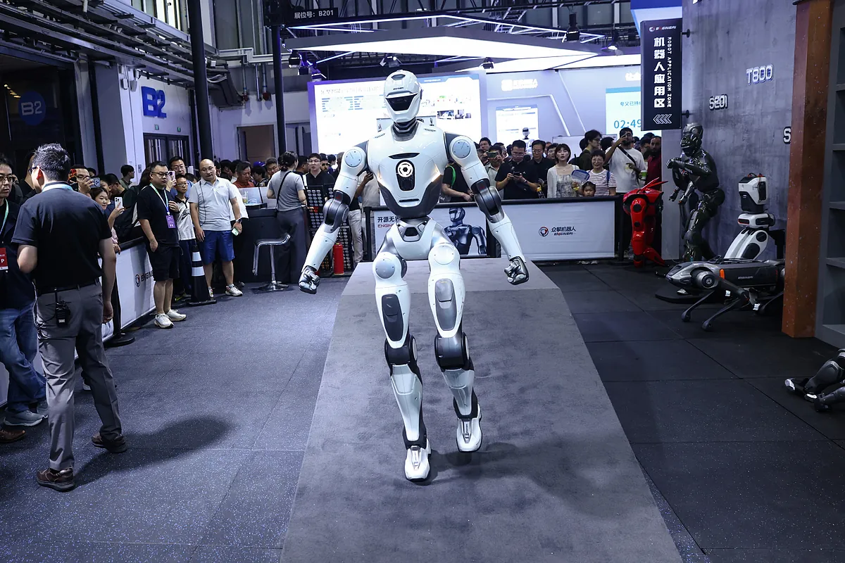 Los Juegos Mundiales de Robots en Pekín: récords, aparatosas caídas y choques en los ensayos olímpicos