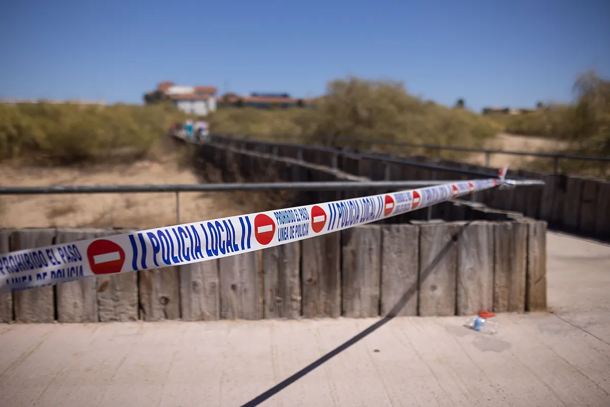 El juez pone en libertad al detenido por la muerte de su pareja en Isla Cristina, al descartarse su implicación en el crimen