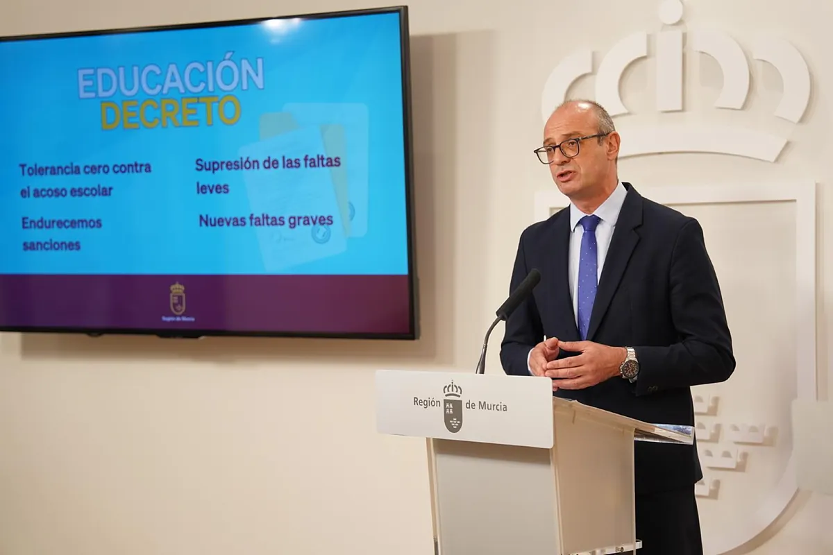 El Gobierno de López Miras afronta el Debate de la Región con un nuevo decreto para luchar contra el acoso escolar