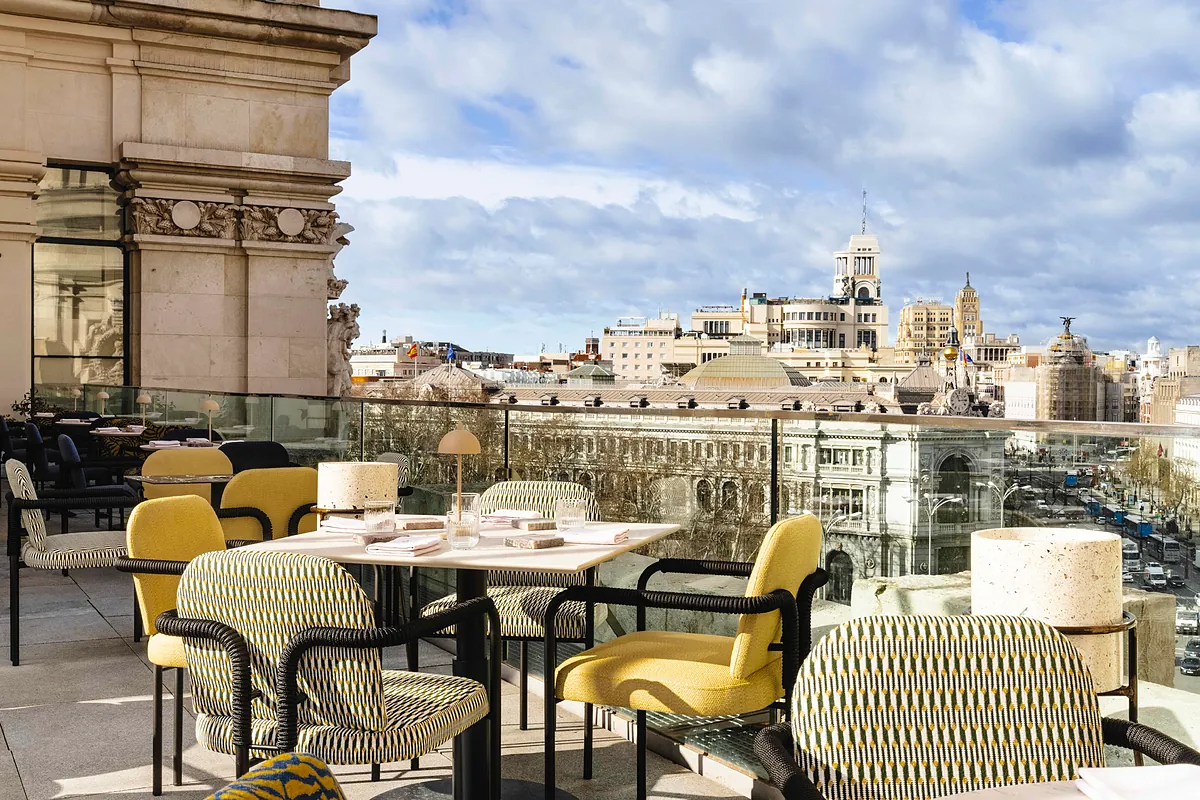 Las 15 terrazas de Madrid que no puedes perderte este verano: de la más exclusiva en el barrio de Salamanca a la más cinematográfica al lado de la Puerta del Sol