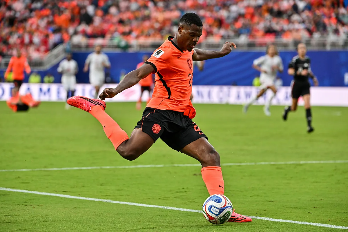 Real Madrid, Denzel Dumfries'ı dört sezonluğuna kadrosuna kattığını resmen duyurdu