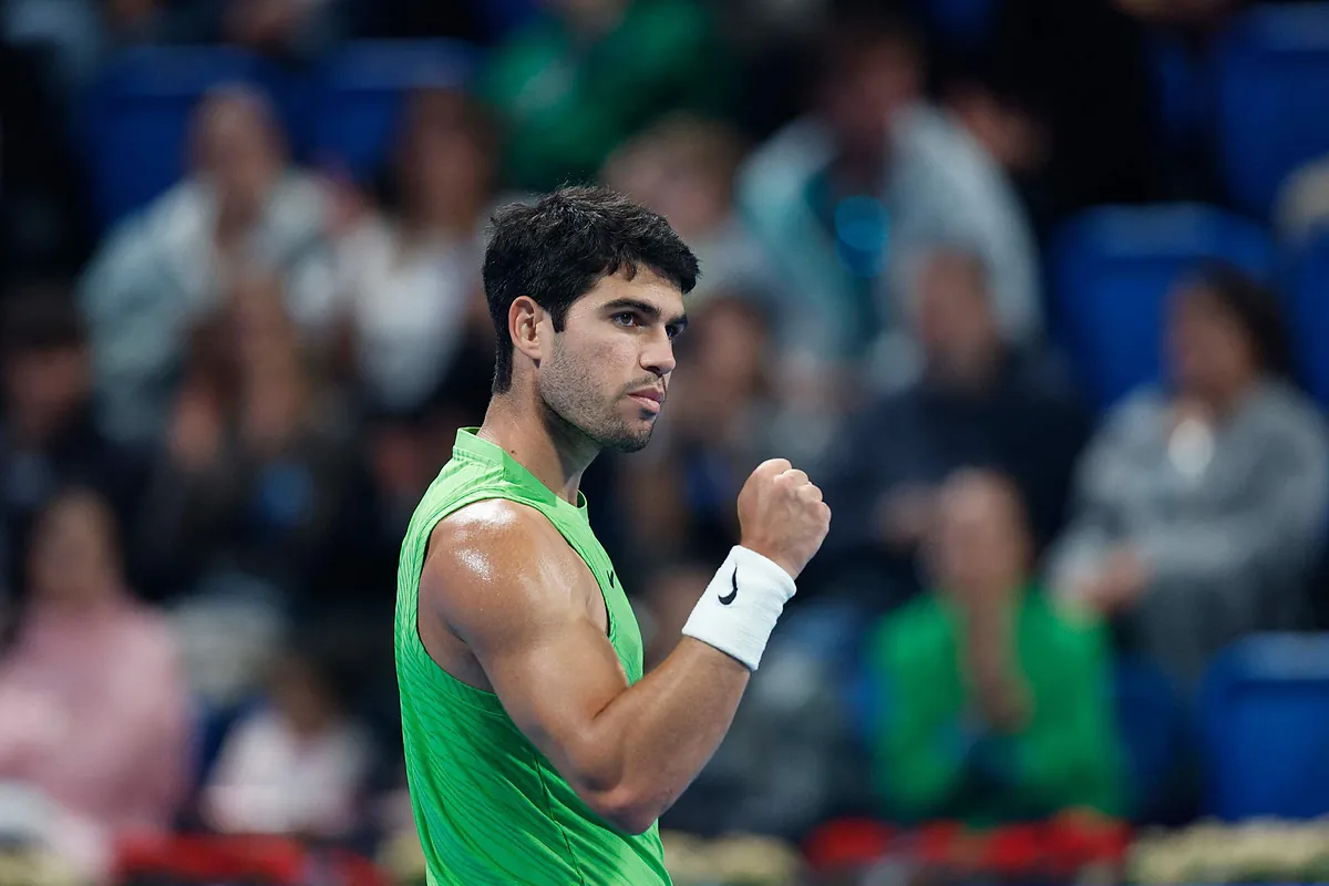 Alcaraz vuelve tras Australia con una victoria de seriedad y calma