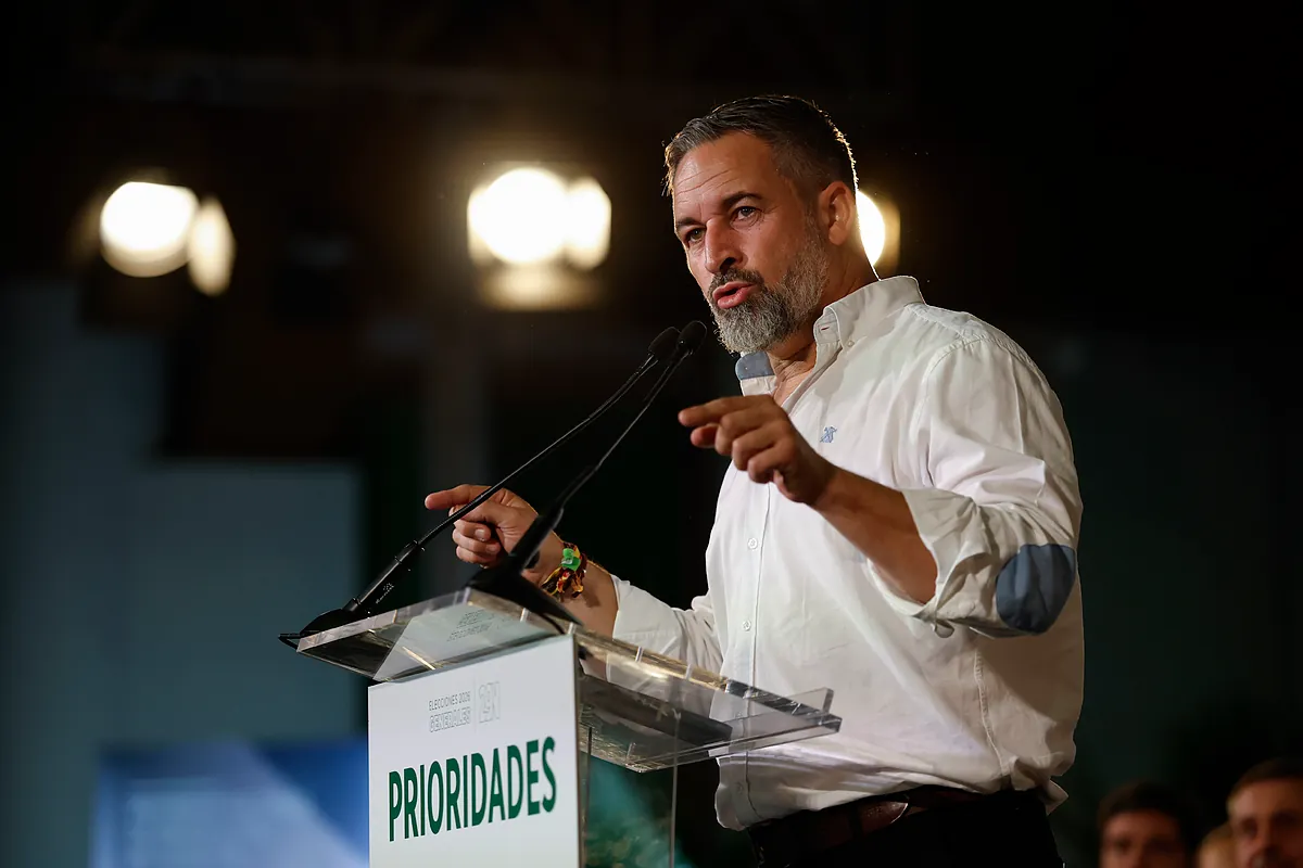 Abascal, único candidato que no suspende la agenda de campaña tras el accidente de tren en Toledo