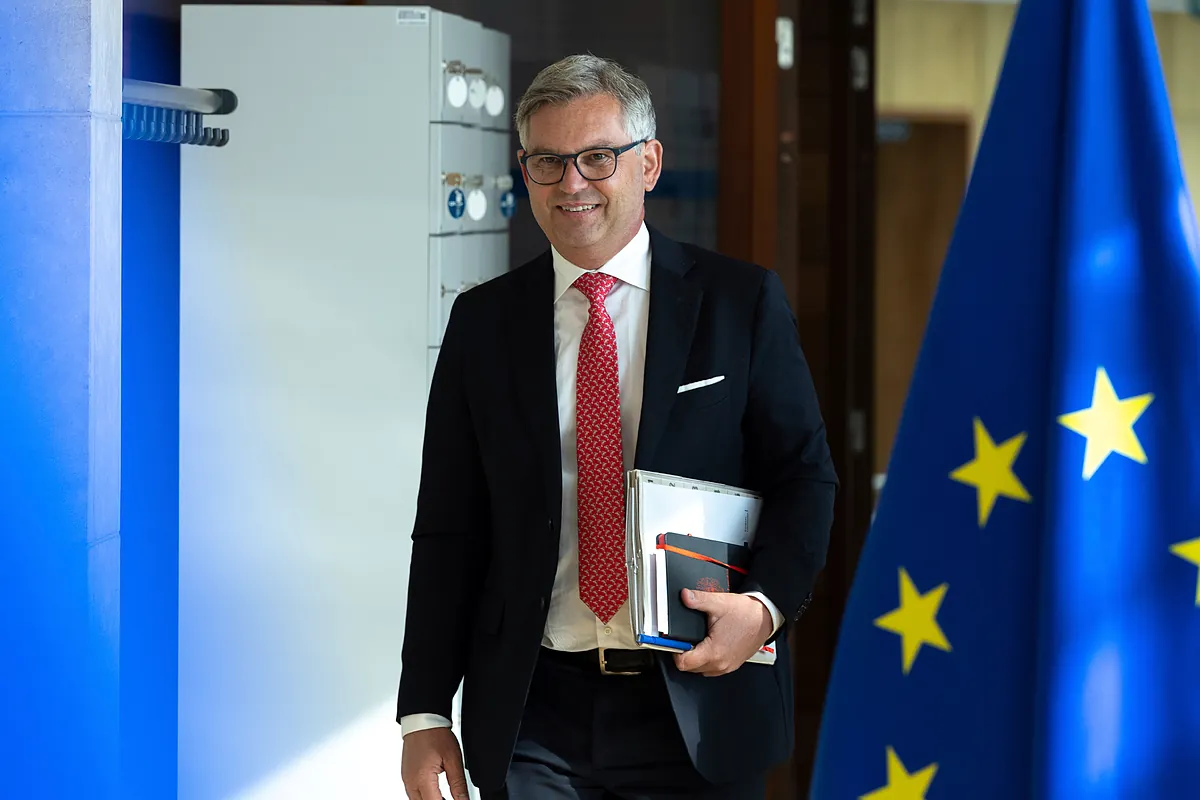 Magnus Brunner, comisario de Migración, tras el avance de los ‘centros Meloni’: "Un gran día, hemos aprobado medidas que realmente cambiarán la política migratoria europea"