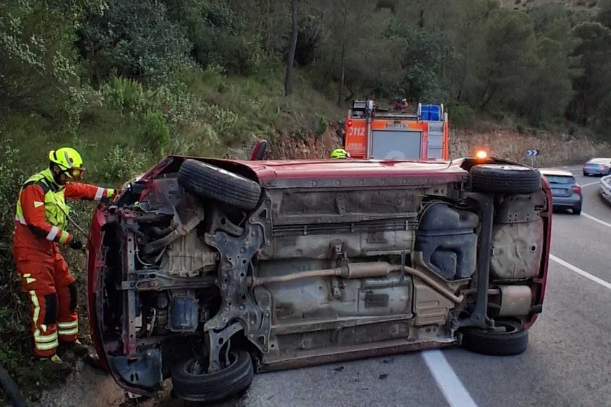 Dos muertos al caer un coche al río Clariano en Ontinyent (Valencia) y detenido el conductor tras dar positivo en drogas